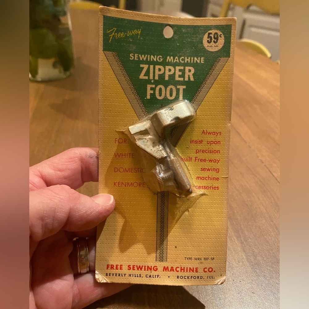 Vintage Freeway Sewing Machine Zipper Foot NIP